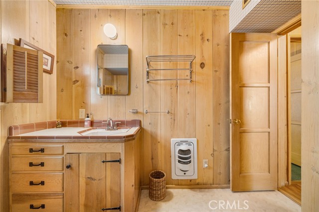 Detail Gallery Image 17 of 53 For 244 John Muir, Lake Arrowhead,  CA 92352 - 5 Beds | 3/1 Baths