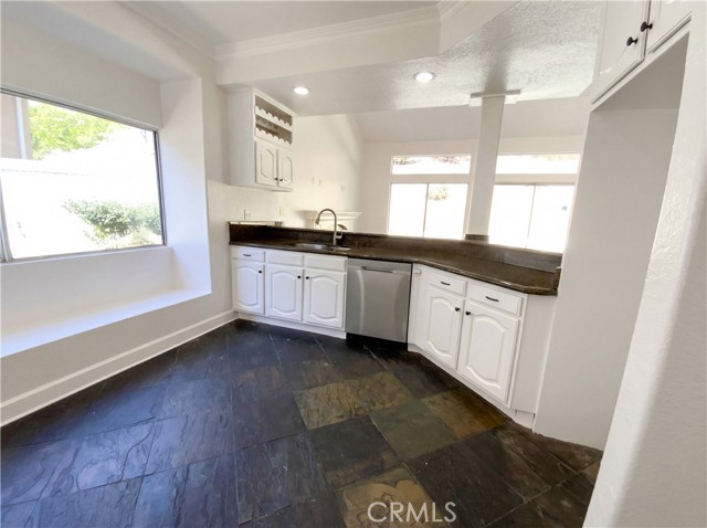 Detail Gallery Image 9 of 42 For 3303 Deaver, Corona,  CA 92882 - 3 Beds | 3 Baths