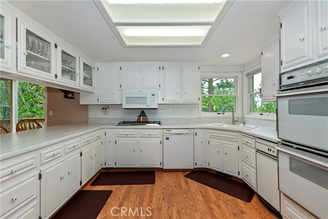 26349 Walnut Hills Drive, Lake Arrowhead CA: https://media.crmls.org/medias/f39e0b91-1b02-4cb5-94cd-23c9be26a219.jpg