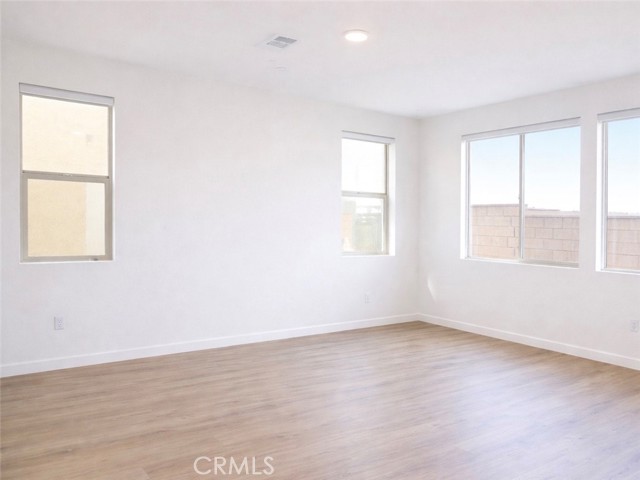 Detail Gallery Image 5 of 26 For 29251 Water Glass Ct, Winchester,  CA 92596 - 3 Beds | 2 Baths