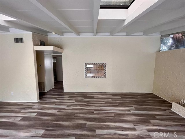 18701 Victory Boulevard photo 4