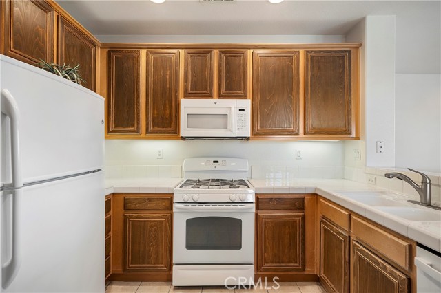 Detail Gallery Image 12 of 21 For 35992 Lindstrand Ave #13,  Murrieta,  CA 92563 - 2 Beds | 2 Baths