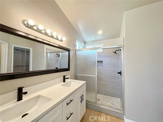 15965 Peach Tree Lane, Fontana CA: https://media.crmls.org/medias/f39ff304-e6f8-4ed6-ac43-052cace93798.jpg