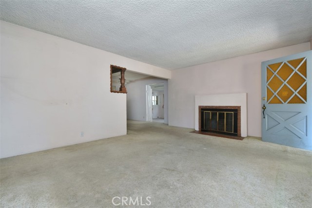 631 N Evergreen Street, Burbank CA: https://media.crmls.org/medias/f3a095c5-55f6-436f-800b-1b06a293594e.jpg