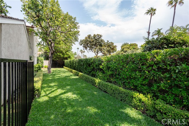 520 Laver Way, Newport Beach CA: https://media.crmls.org/medias/f3a0a95c-881f-4615-b525-96859983734a.jpg