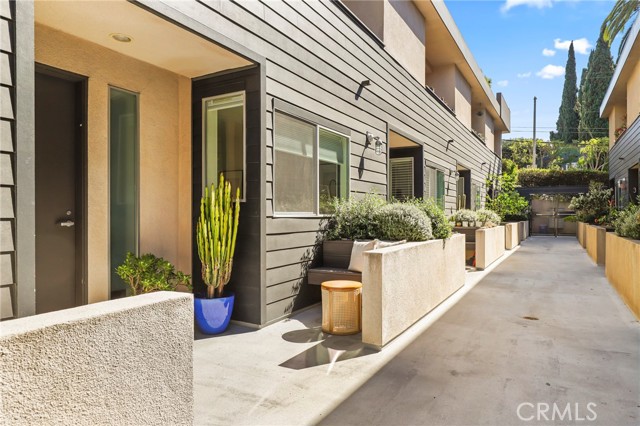 Detail Gallery Image 34 of 43 For 4005 Monroe St #8,  Los Angeles,  CA 90029 - 2 Beds | 2/1 Baths