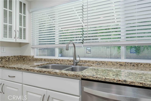5212 Chablis Circle, Irvine CA: https://media.crmls.org/medias/f3a0d6f7-c29f-433d-ad92-e2da5dd6bcd0.jpg