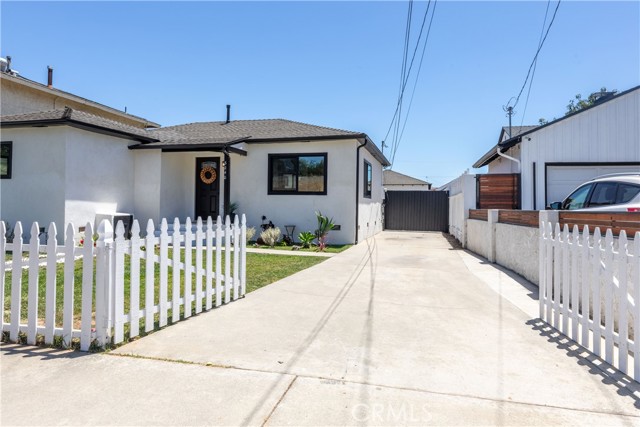 Detail Gallery Image 9 of 64 For 3240 Pacific Ave, Long Beach,  CA 90807 - 4 Beds | 3 Baths