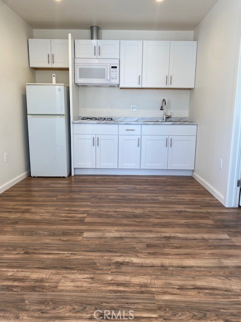 6634 Wynne Avenue, Reseda CA: https://media.crmls.org/medias/f3a1ddf6-5348-4bf3-a3be-c5c2ea12a0fc.jpg
