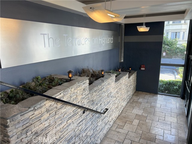 1940 N Highland Avenue, Los Angeles CA: https://media.crmls.org/medias/f3a27261-dc32-469e-ab82-542bc477a598.jpg