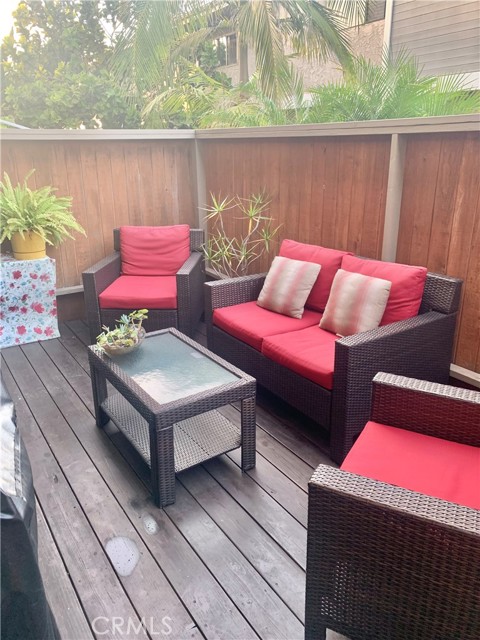 515 Meyer Lane, Redondo Beach, California 90278, 2 Bedrooms Bedrooms, ,1 BathroomBathrooms,Residential,Sold,Meyer,PW21191268