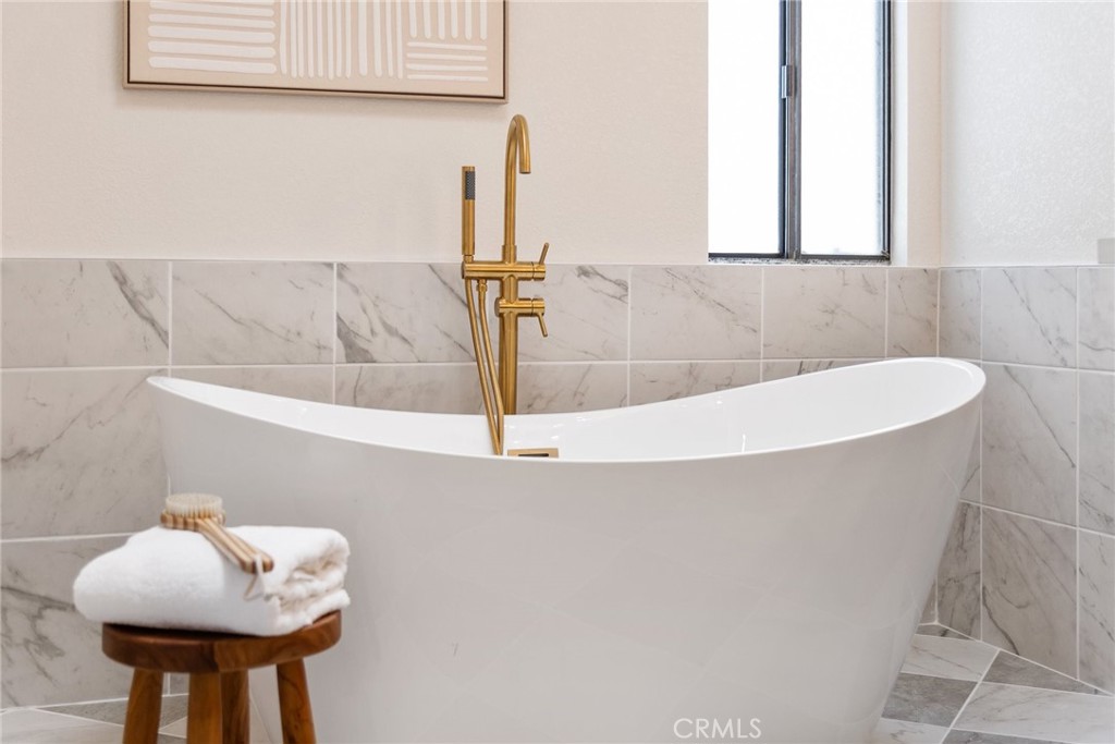 MLS #WS25241279 image #32