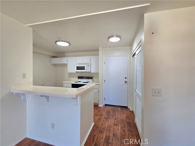 11410 Dolan Avenue, Downey CA: https://media.crmls.org/medias/f3a2f696-3bd3-4032-9f5f-94d2a8994b82.jpg
