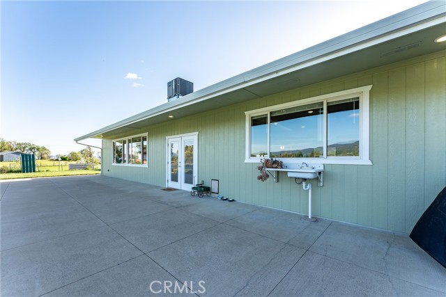 2260 Lakeshore Blvd, Upper Lake CA: https://media.crmls.org/medias/f3a30262-8a9f-457b-b28f-85aeb95959f6.jpg