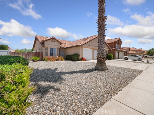 Detail Gallery Image 3 of 29 For 12871 Jade Rd, Victorville,  CA 92392 - 3 Beds | 2 Baths