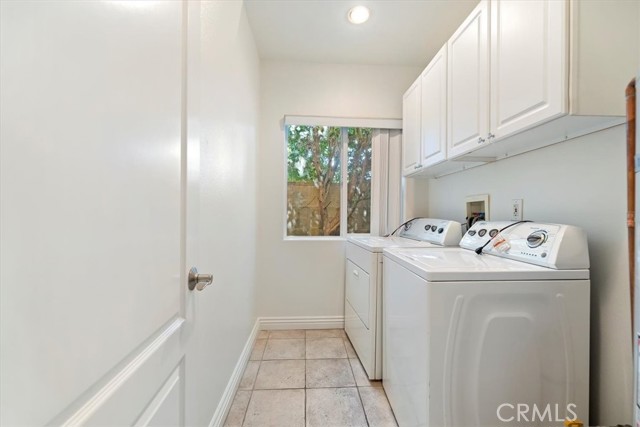 Detail Gallery Image 9 of 19 For 637 N. Fairview St #102,  Burbank,  CA 91505 - 3 Beds | 2/1 Baths