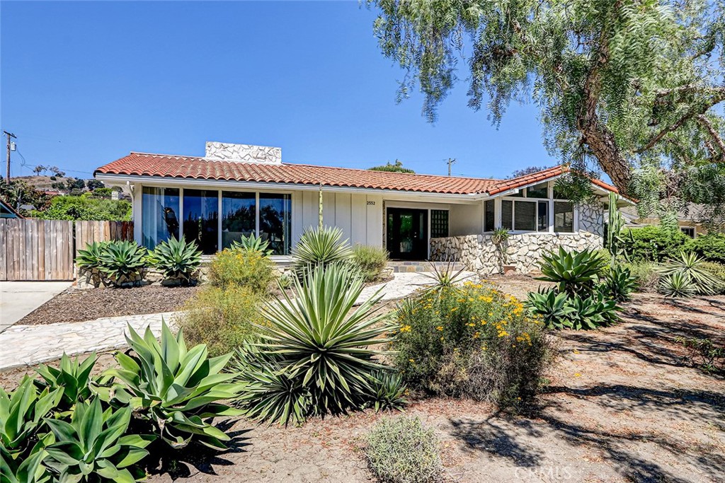 2552 Palos Verdes Drive W