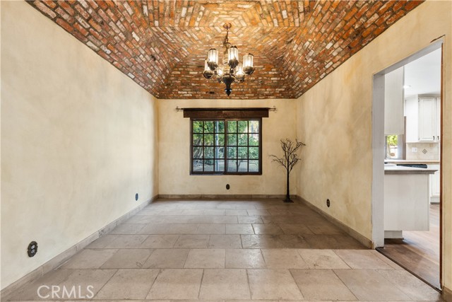19613 Hiawatha Street, Chatsworth CA: https://media.crmls.org/medias/f3a49442-46cb-4825-8eb2-bc1395b7e94c.jpg