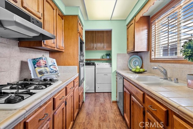 1601 18th Street, Manhattan Beach, California 90266, 3 Bedrooms Bedrooms, ,1 BathroomBathrooms,Residential,Sold,18th,SB21241206