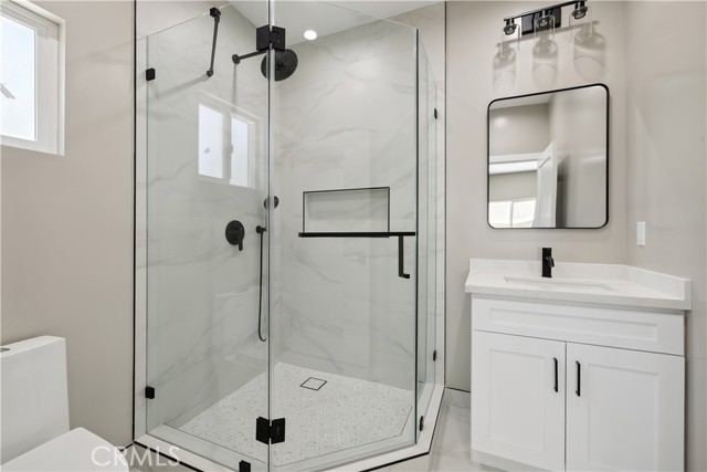 Detail Gallery Image 13 of 23 For 9754 Laramie Ave, Chatsworth,  CA 91311 - 3 Beds | 2 Baths