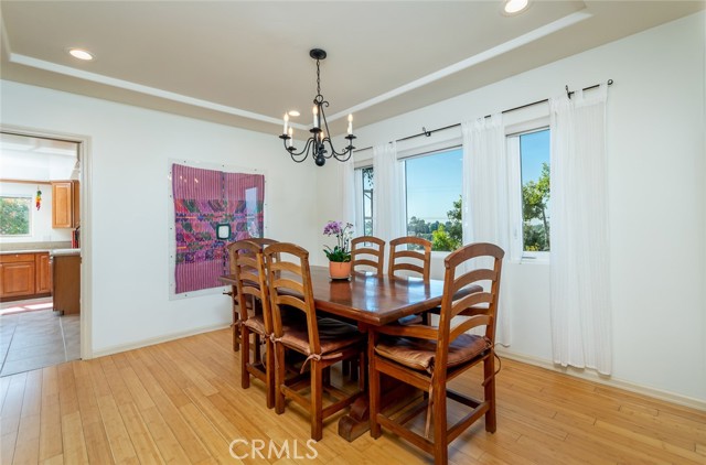 Detail Gallery Image 10 of 58 For 1404 Corona Dr, Glendale,  CA 91205 - 4 Beds | 2/1 Baths