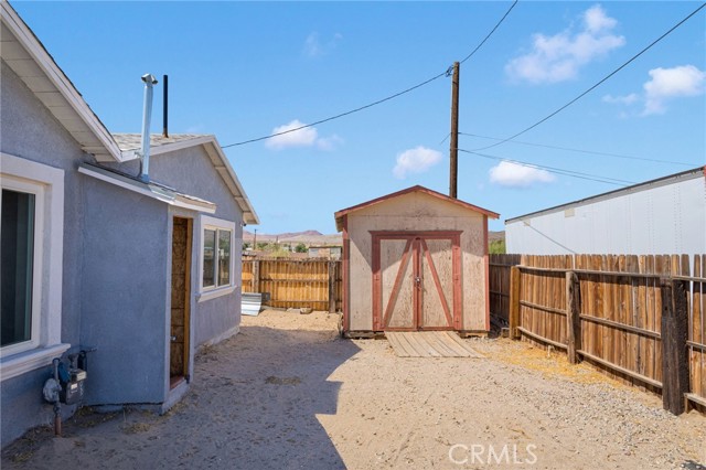 29246 Radio Rd, Barstow CA: https://media.crmls.org/medias/f3a5dcef-6098-43b6-9e48-1916f30ee899.jpg