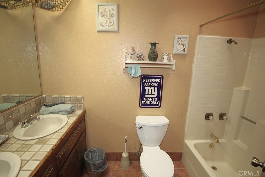 https://media.crmls.org/medias/f3a6198f-1529-4ebc-b0c6-9d24492a17c0.jpg?preset=X-Large