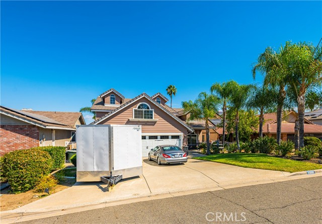 Detail Gallery Image 2 of 56 For 23080 Blue Bird Dr, Canyon Lake,  CA 92587 - 5 Beds | 3 Baths