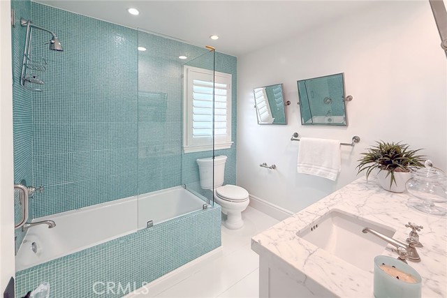 Detail Gallery Image 33 of 36 For 1111 E Balboa Bld, Newport Beach,  CA 92661 - 5 Beds | 4/1 Baths