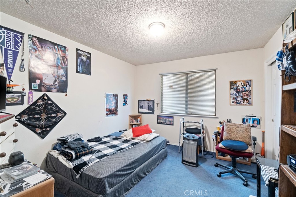 https://media.crmls.org/medias/f3a9b83b-ab7d-4b00-a9a4-347aada522e1.jpg?preset=X-Large