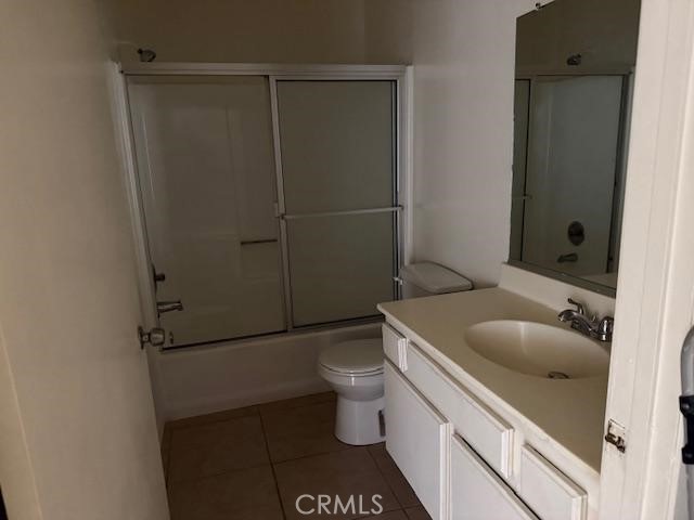 6242 Vineland Avenue, North Hollywood CA: https://media.crmls.org/medias/f3aa089e-72f7-403d-8f39-1ccbd104f215.jpg