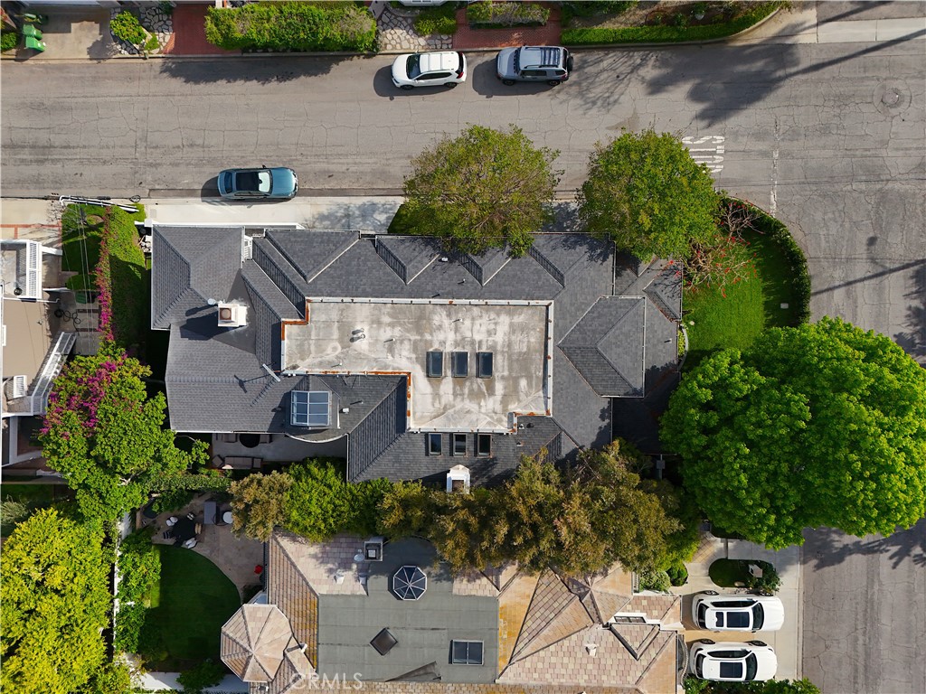 https://media.crmls.org/medias/f3aa949e-69ba-4d69-97d6-480c55f3b10b.jpg?preset=X-Large