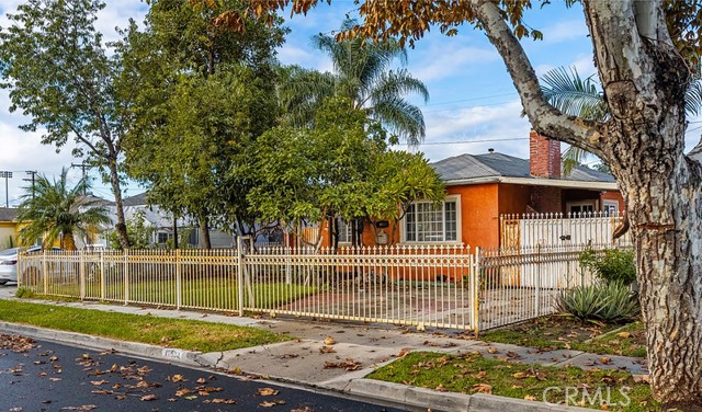 Detail Gallery Image 2 of 44 For 10933 Sampson Ave, Lynwood,  CA 90262 - 3 Beds | 2 Baths