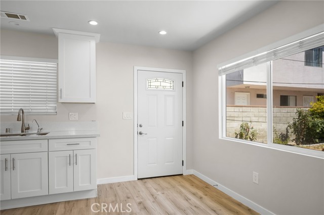Detail Gallery Image 2 of 20 For 1159 Western Ave #a, Glendale,  CA 91201 - 2 Beds | 2 Baths