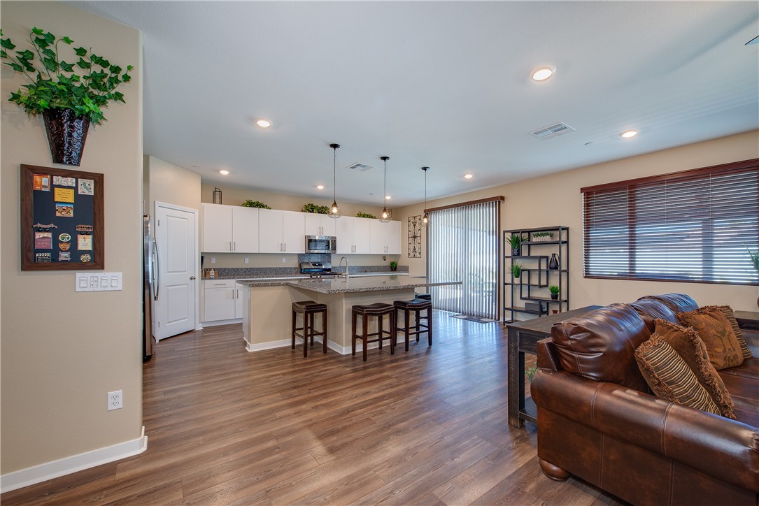 Detail Gallery Image 11 of 43 For 30760 Singletree, Homeland,  CA 92548 - 5 Beds | 3/1 Baths