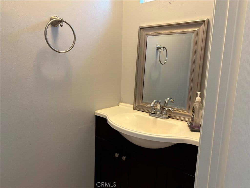 https://media.crmls.org/medias/f3ad4aa7-5af0-4220-9e7c-085ccf76f788.jpg?preset=X-Large