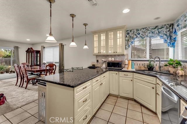 Detail Gallery Image 11 of 48 For 340 W Christina Dr, Red Bluff,  CA 96080 - 4 Beds | 2 Baths