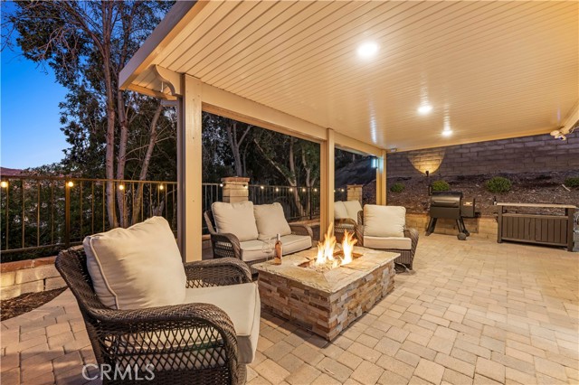 21742 Grovepark Drive, Saugus CA: https://media.crmls.org/medias/f3ada724-6302-4efa-96e1-8ad6b7bdb219.jpg