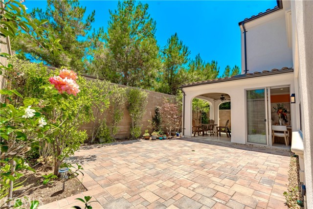 55 Decker, Irvine CA: https://media.crmls.org/medias/f3adb04b-d89d-47ab-8099-2337e8f838e3.jpg