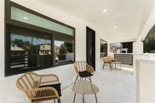 Detail Gallery Image 8 of 46 For 1626 Winona Bld, Los Angeles,  CA 90027 - 5 Beds | 5 Baths