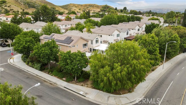 25760 Wordsworth Lane, Stevenson Ranch CA: https://media.crmls.org/medias/f3af2084-c732-4613-9539-8ef1ca659ffd.jpg