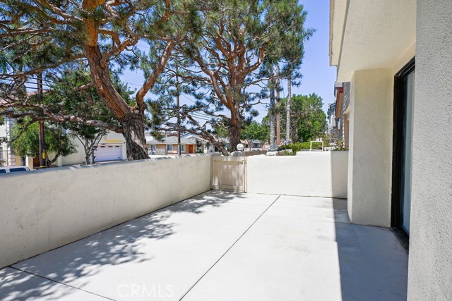 15111 Freeman Avenue, Lawndale CA: https://media.crmls.org/medias/f3afe042-d156-4818-a2d3-df5604fb7b1c.jpg