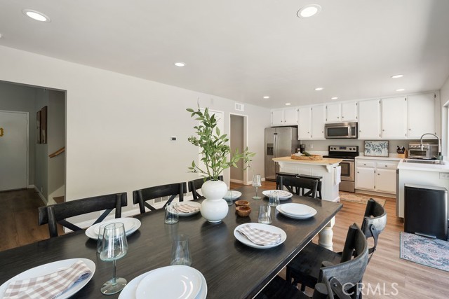 Detail Gallery Image 19 of 34 For 1925 Meadow Brook Ct, Thousand Oaks,  CA 91362 - 4 Beds | 2/1 Baths