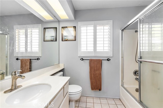 Detail Gallery Image 17 of 21 For 19906 Towhee Ct, Canyon Country,  CA 91351 - 4 Beds | 2/1 Baths