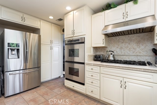 Detail Gallery Image 11 of 39 For 28375 Patricia Hill, Canyon Country,  CA 91387 - 5 Beds | 2/1 Baths