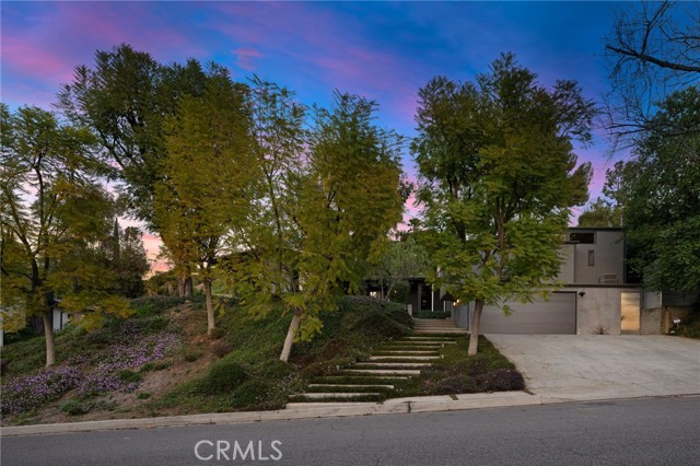 Detail Gallery Image 33 of 51 For 4750 Poe Ave, Woodland Hills,  CA 91364 - 4 Beds | 4 Baths