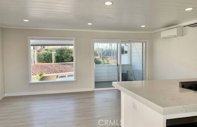 Detail Gallery Image 3 of 8 For 204 via Antibes #1/2,  Newport Beach,  CA 92663 - 2 Beds | 2 Baths