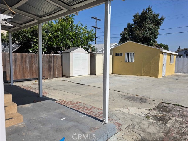 123 E Gage Avenue, Los Angeles CA: https://media.crmls.org/medias/f3b11706-ccdc-4e69-8976-6144cdeb3dba.jpg