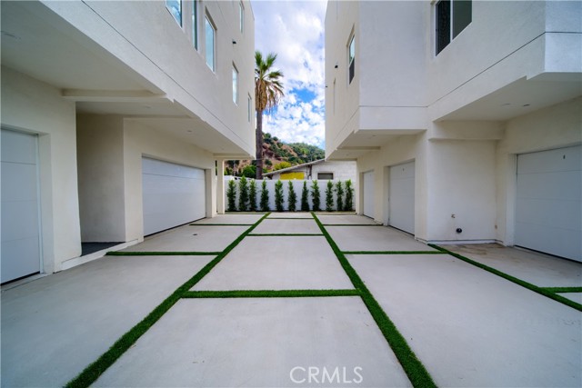 Detail Gallery Image 2 of 18 For 259 S Avenue 54 #1/2,  Los Angeles,  CA 90042 - 4 Beds | 4 Baths