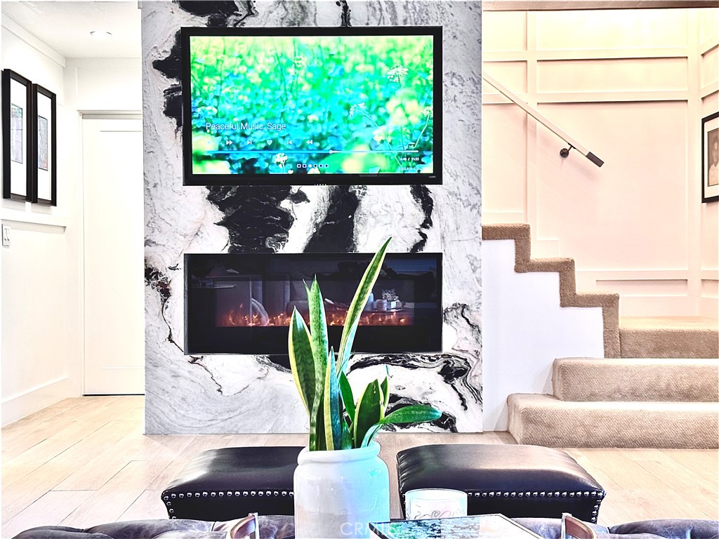 https://media.crmls.org/medias/f3b1ee88-cf29-461b-88ca-1eccc29b92ca.jpg?preset=X-Large